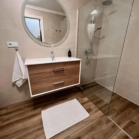 Apartmán Beautiful Townhouse Close To *