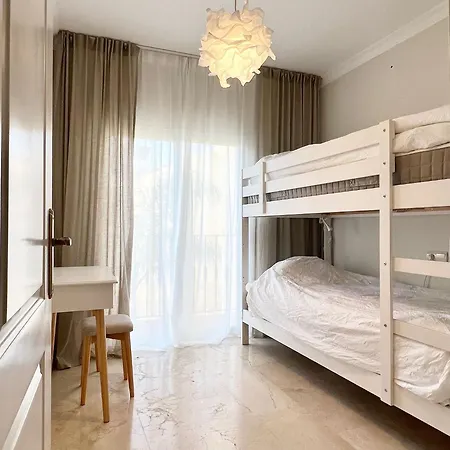 Beautiful Townhouse Close To